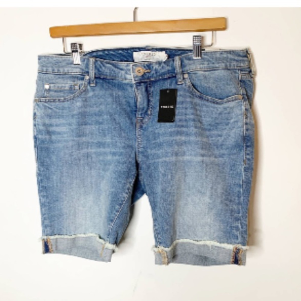 Torrid Jean Shorts Bermuda Low Rise Slow Mo Flip Up